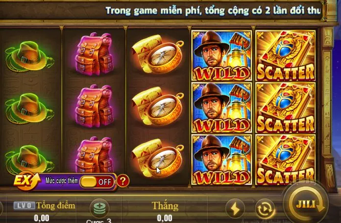 Khung cảnh sôi động của một trận đá gà trực tiếp với khán giả